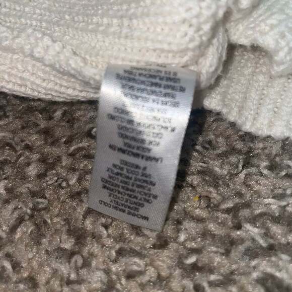 White Crochet Knit Lace-Up Crop Top, V-Neck - Picture 4 of 6